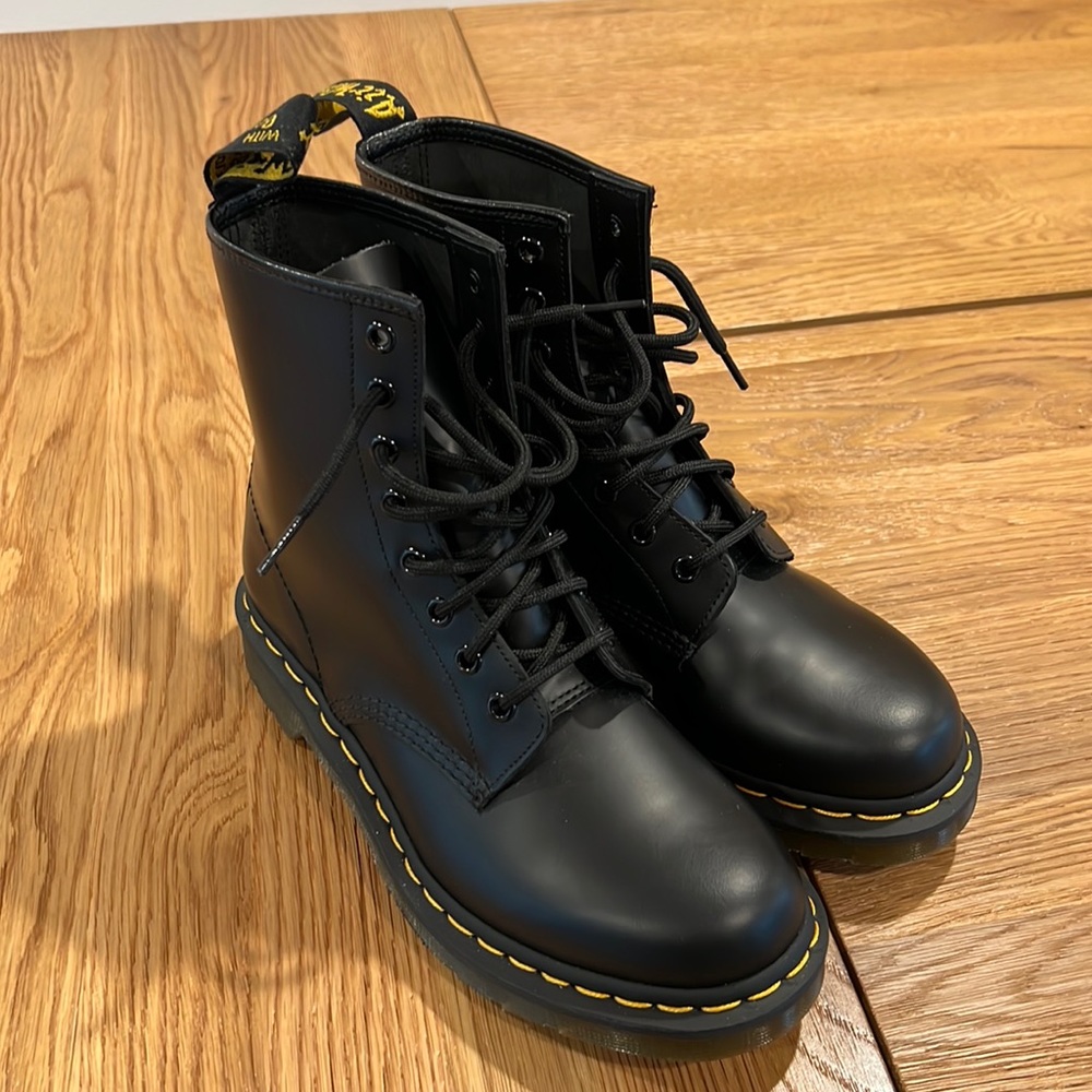 Dr. Martens Air Wair boots US8